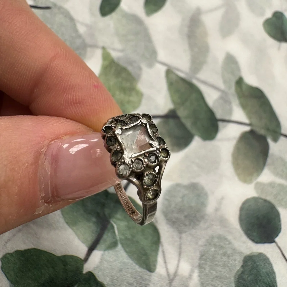 Elegant Antique Sterling Silver Ring with Clear Gemstones Size 6.75 2.3g